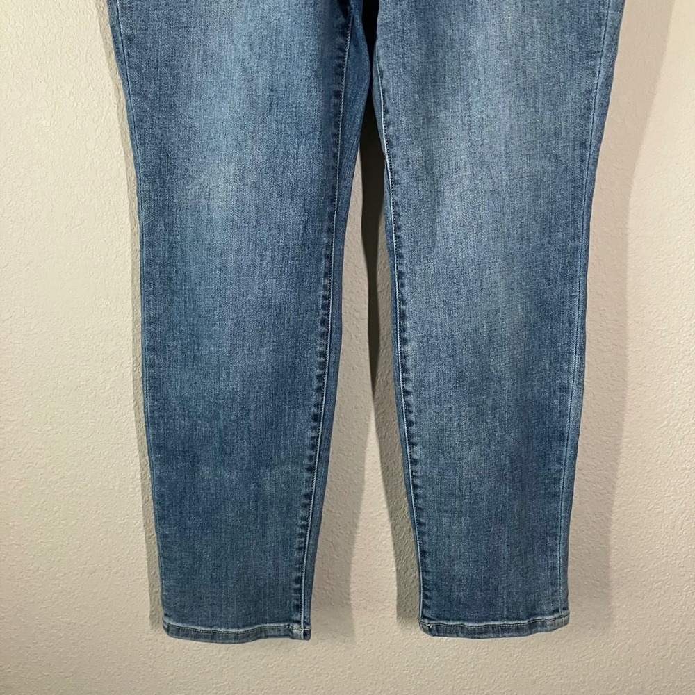 JUDY BLUE Boyfriend Fit Stretch Denim Jeans Size 13/31 Blue Cropped Cuff Coastal - Picture 3 of 10